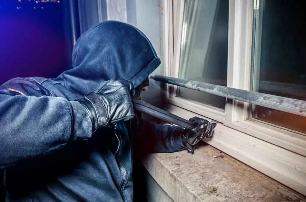 Symbolfoto zu einem Beitrag von 5min.at: Dieb bricht in ein Haus ein.