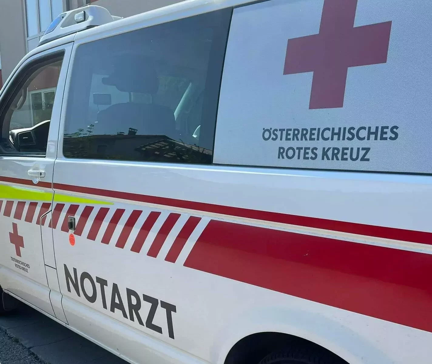 Symbolfoto von 5min.at: Ein Kärntner Notarztwagen
