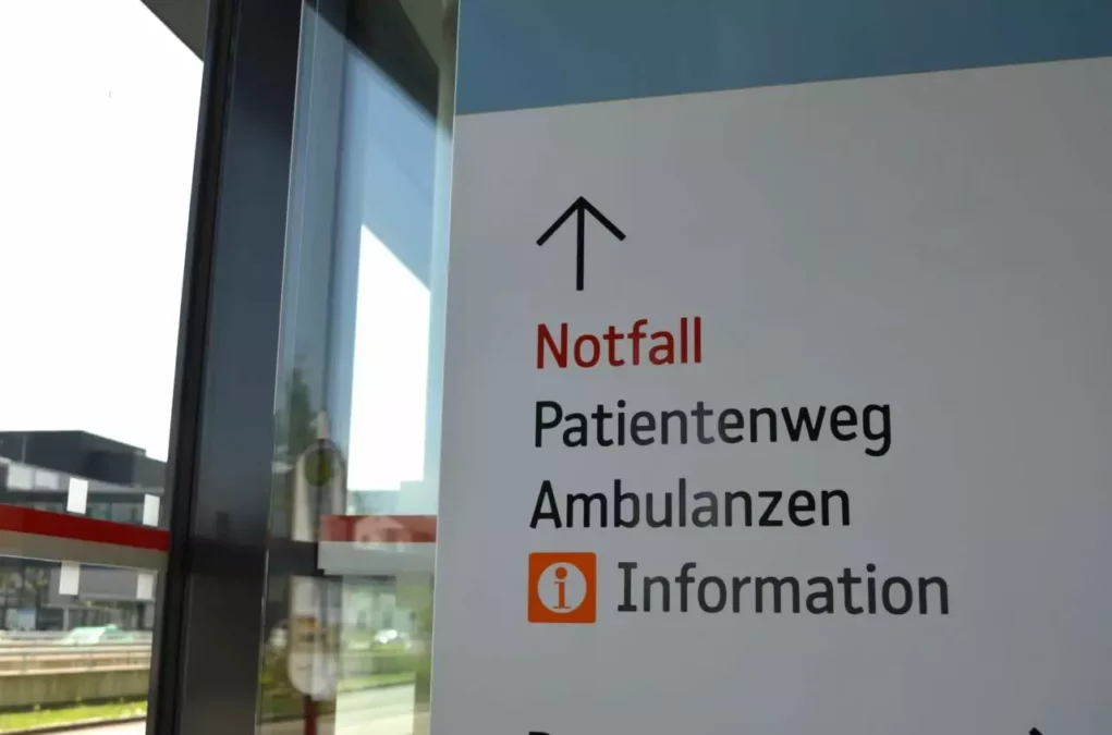 Symbolfoto zu einem Beitrag von 5min.at: Der Eingang des Landeskrankenhauses in Klagenfurt in Kärnten.