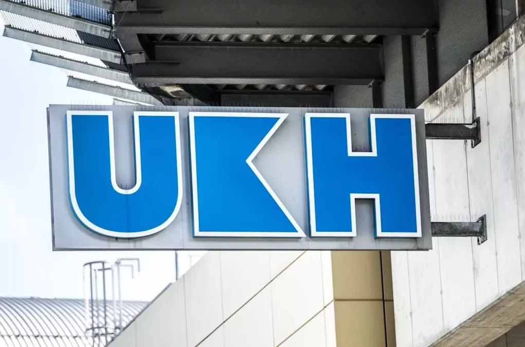 Symbolfoto zu einem Beitrag von 5min.at: Der Eingang des UKH in Klagenfurt in Kärnten.