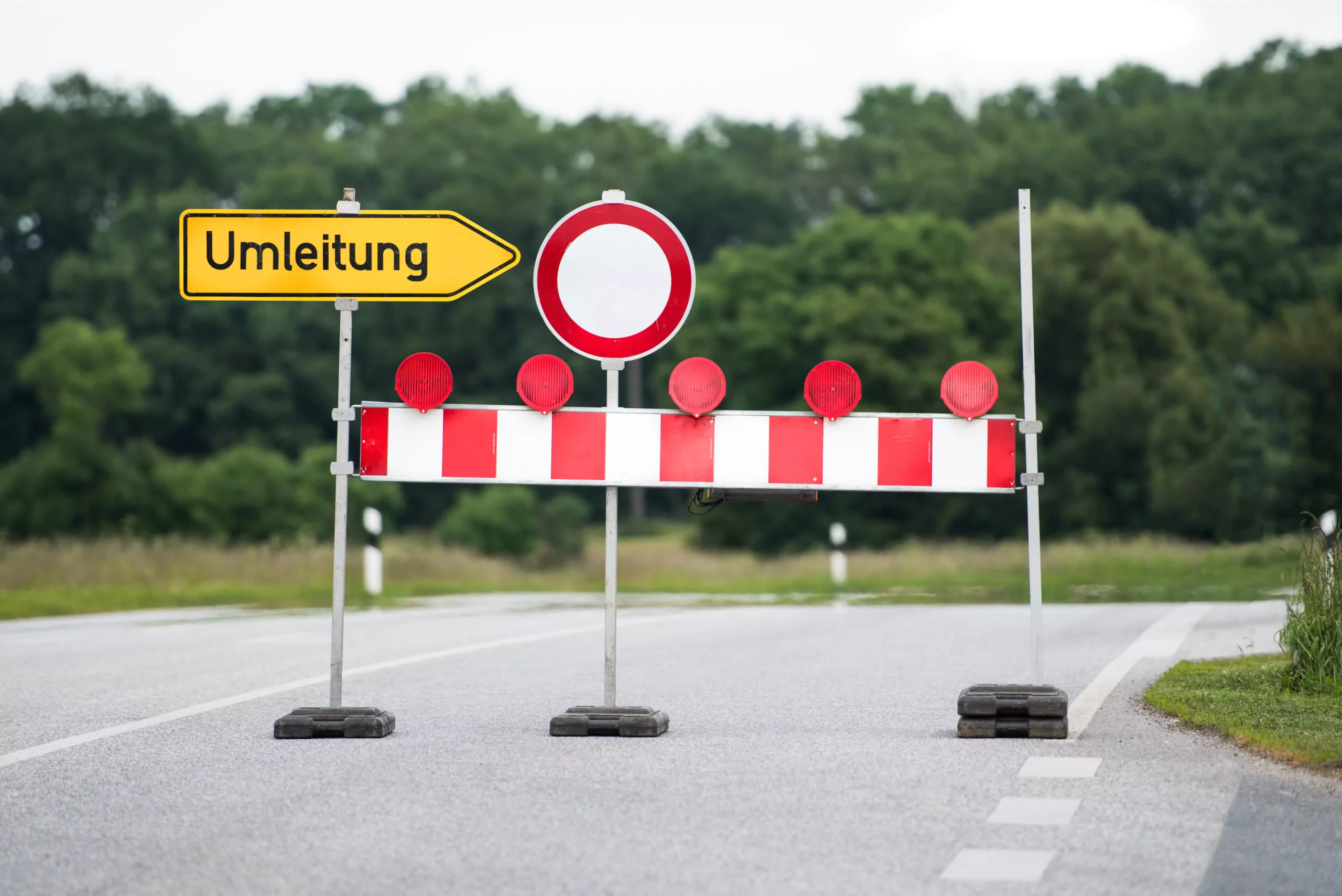 Symbolfoto von 5min.at: Umleitung-Schild eingerichtet.