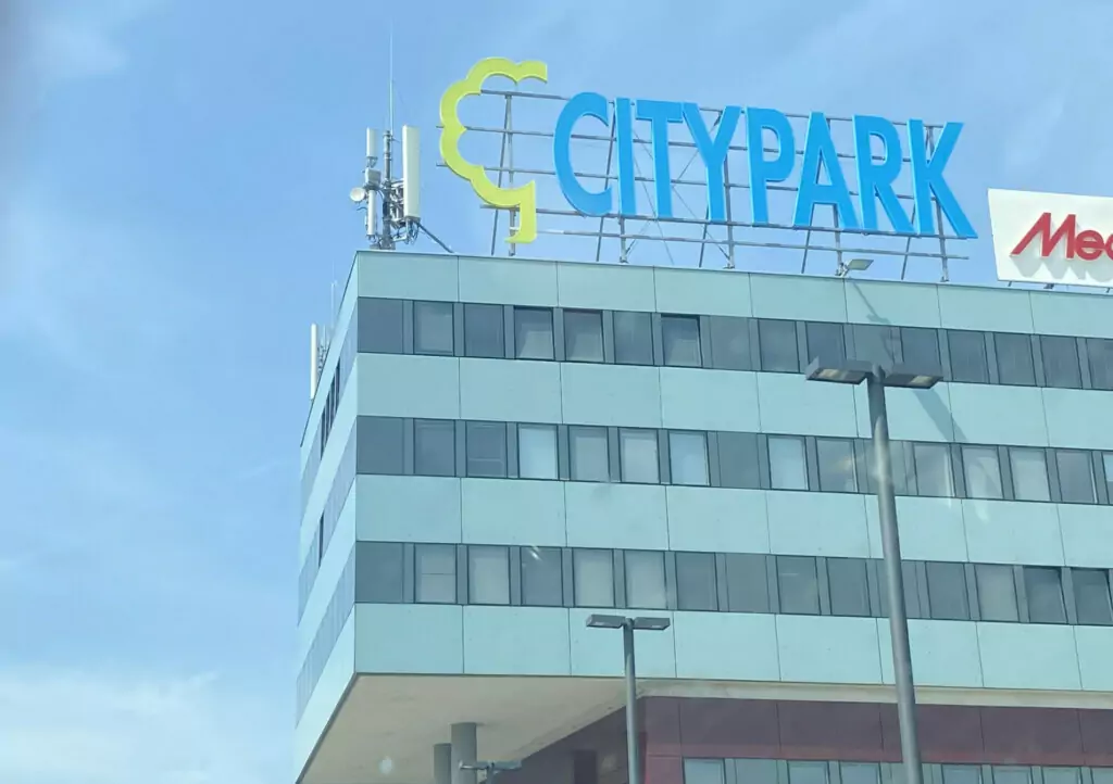Symbolfoto von 5min.at: Einkaufszentrum "Citypark" von außen.