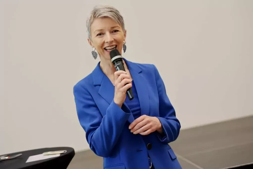 Symbolfoto zu einem Beitrag von 5min.at: Landeshauptmann-Stellvertreterin Klagenfurt auf der Bühne