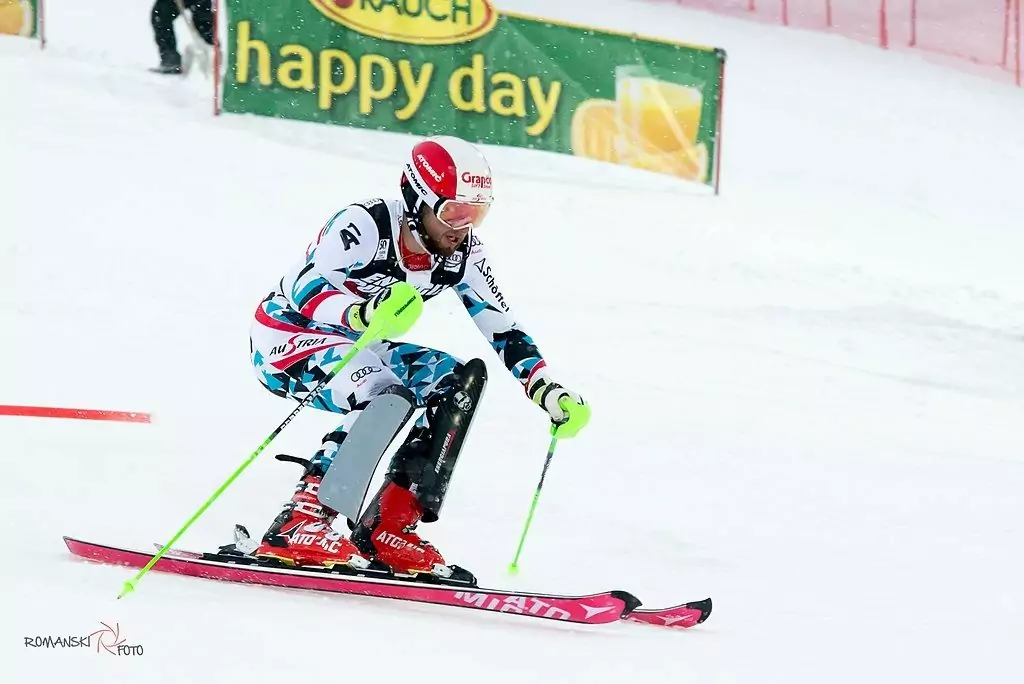 Symbolfoto von 5min.at: Skisportler Marco Schwarz im Rennen.