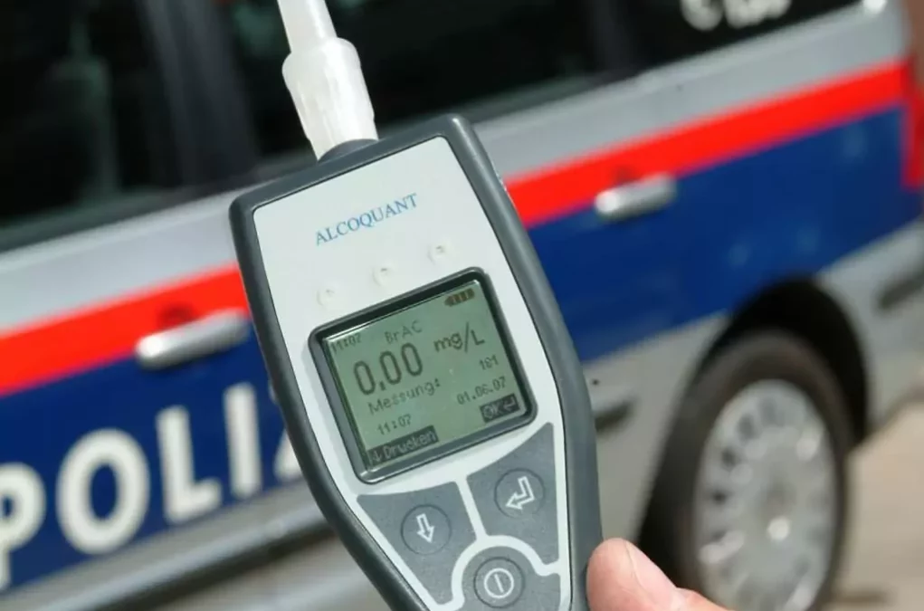 Symbolfoto von 5min.at: Polizei f&uuml;hrt Alkoholkontrollen durch.