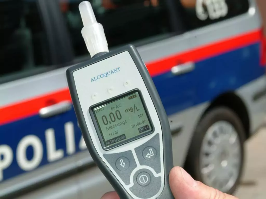 Symbolfoto von 5min.at: Polizei führt Alkoholkontrollen durch.