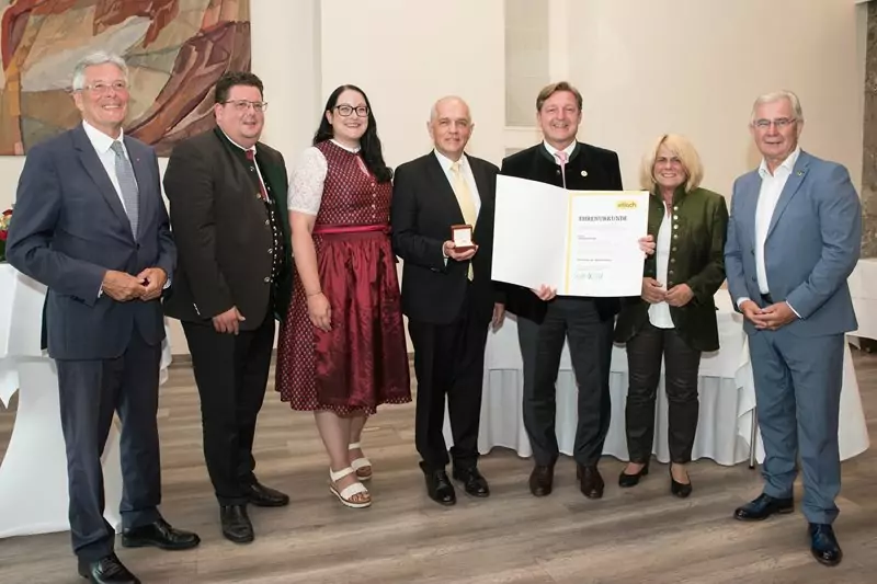 Foto zu einem Beitrag von 5min.at: Richard Pfeiler bekommt einen Ehrenring verliehen