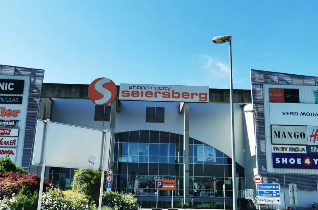 Symbolfoto von 5min.at: Eingang der Shoppingcity Seiersberg.