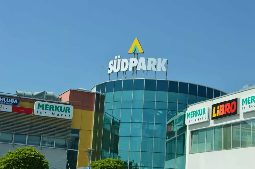 Symbolfoto von 5min.at: Einkaufszentrum "Südpark" von außen in Klagenfurt.