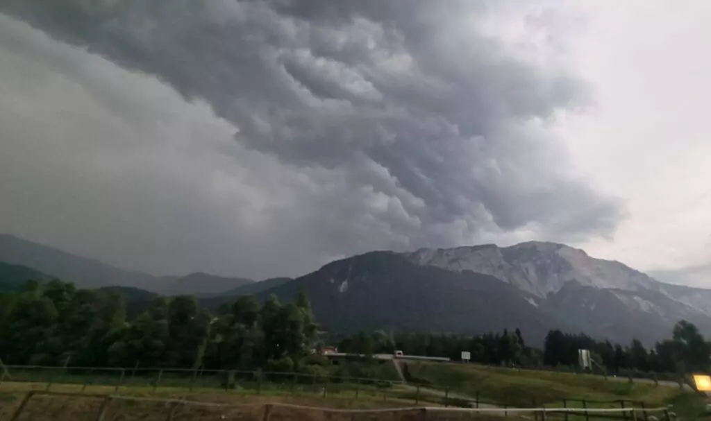 Symbolfoto zu einem Beitrag von 5min.at: Ein Gewitter auf dem Dobratsch