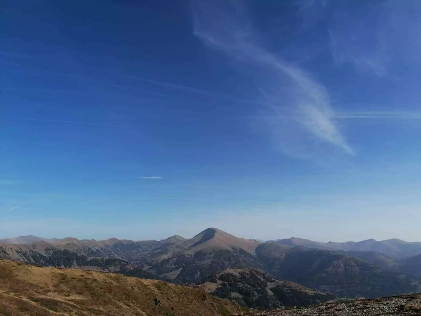 Symbolfoto zu einem Beitrag von 5min.at: Eine sonnige kärntnerische Berglandschaft
