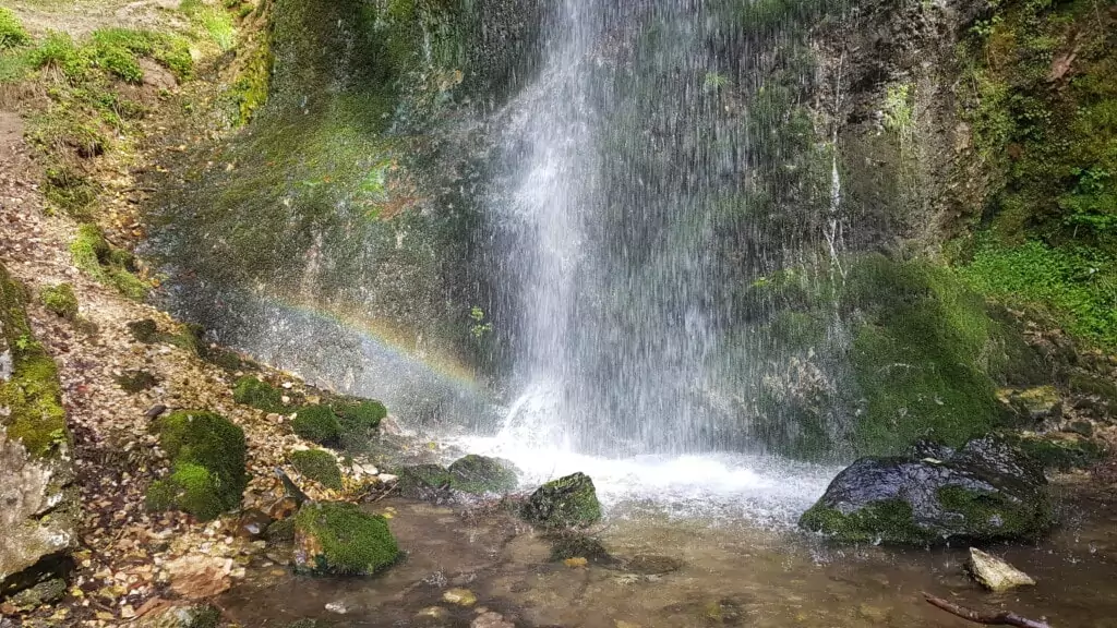 Symbolfoto zu einem Beitrag von 5min.at: Glücksfelsen in Ludmannsdorf im Frühling