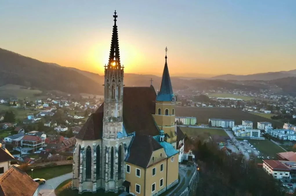 Symbolfoto zu einem Beitrag von 5min.at: Eine sonnige Landschaft in Straßengel