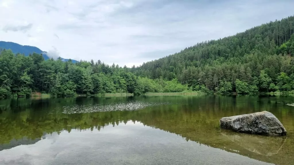 Symbolfoto zu einem Beitrag von 5min.at: wolkiges Wetter am Vassacher See