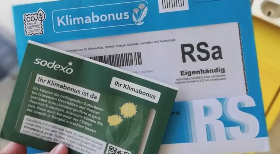 Foto auf 5min.at: Das Foto zeigt ein Kuvert mit dem Klimabonus.