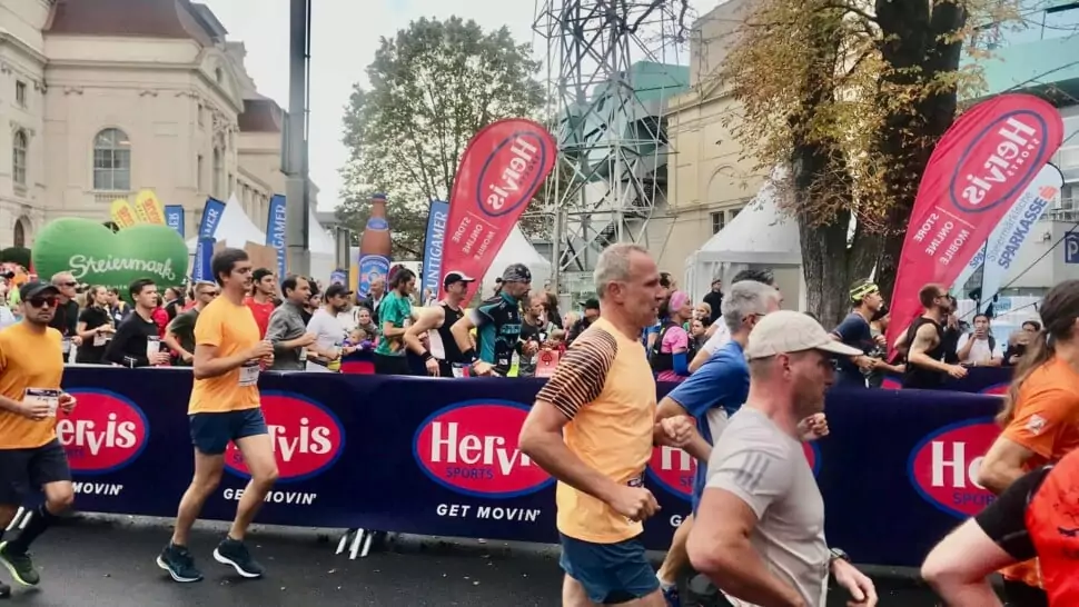 Foto auf 5min.at: Das Foto zeigt Läufer beim Graz-Marathon.