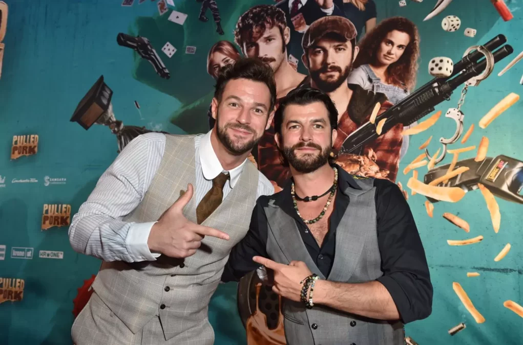 Ein Foto auf 5min.at zeigt Paul Pizzera und Otto Jaus bei der Pulled Pork Premiere in Wien.