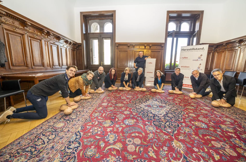 Aktion in der Grazer Innenstadt zeigt, wie einfach man Leben retten kann