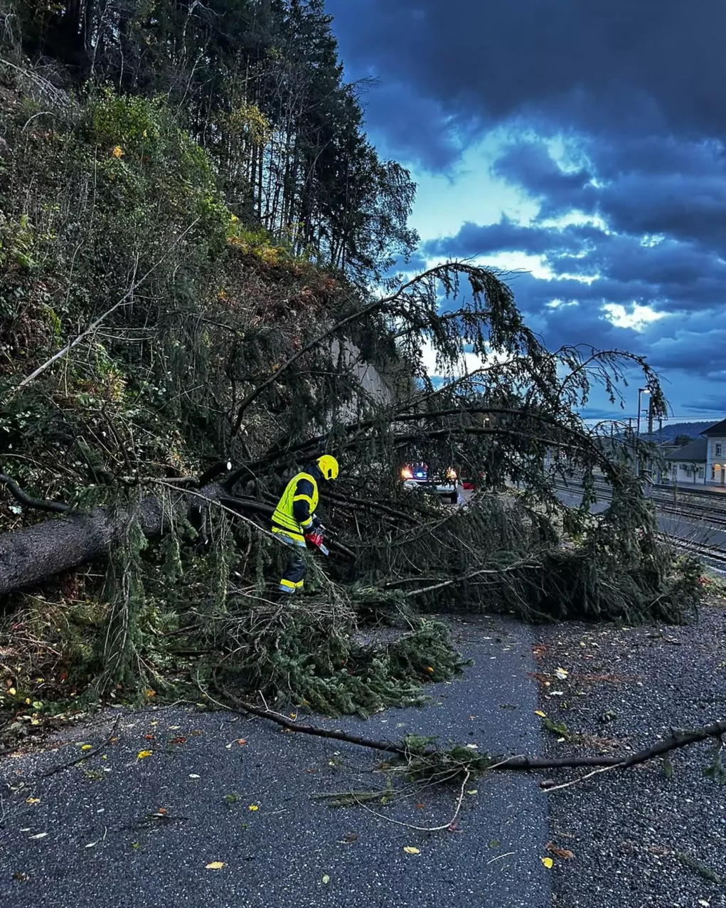 Bild auf 5.min.at zeigt Florianis bei Unwettereinsätzen in Kärnten.