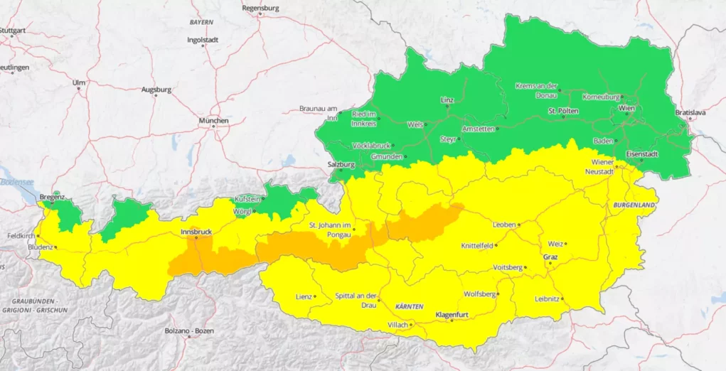 Ein Foto auf 5min.at zeigt eine Warnkarte der Geosphere Austria von Österreich.