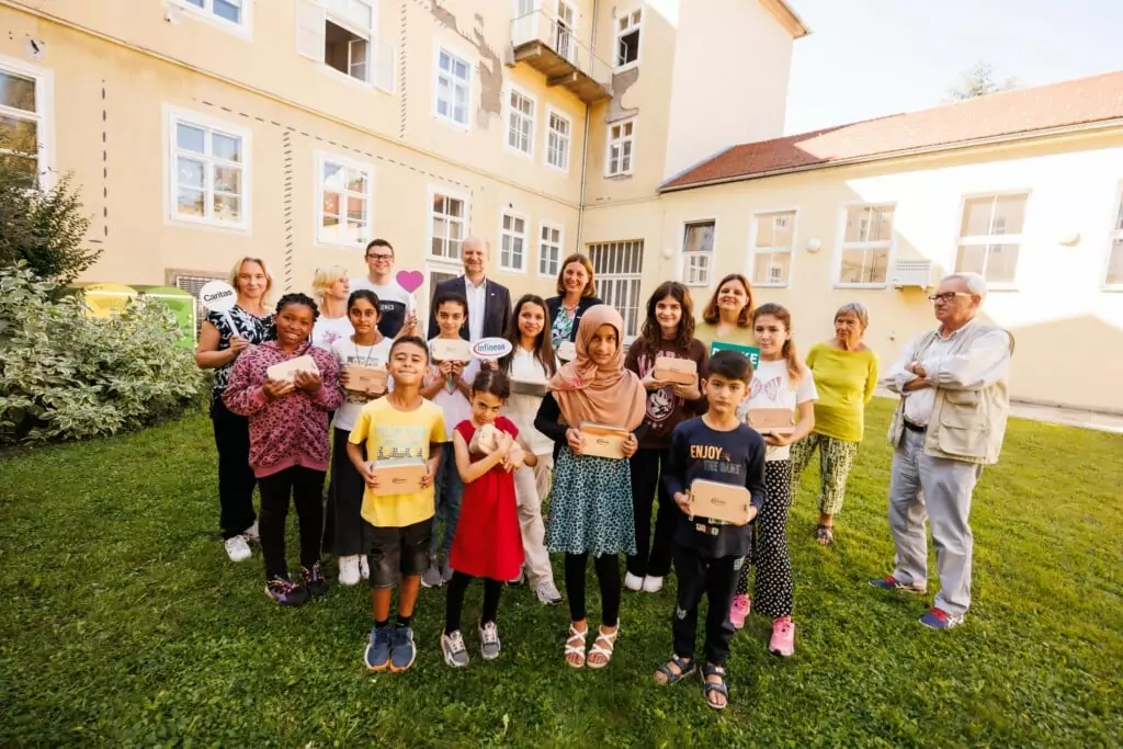 Startklar für’s neue Schuljahr: Infineon unterstützt Kinder beim Lernen