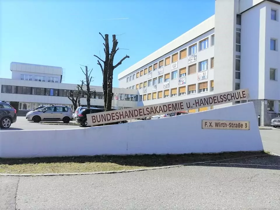 Bild auf 5min.at zeigt die HAK in Villach.