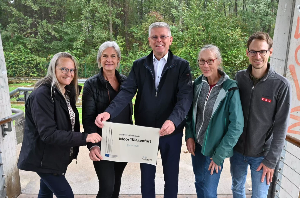 Ein Foto auf 5min.at zeigt die Verantwortlichen des Projekts „Moor4Klagenfurt“.