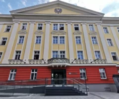 Ein Bild auf 5min.at zeigt den Eingang des Landesgerichts in Klagenfurt.