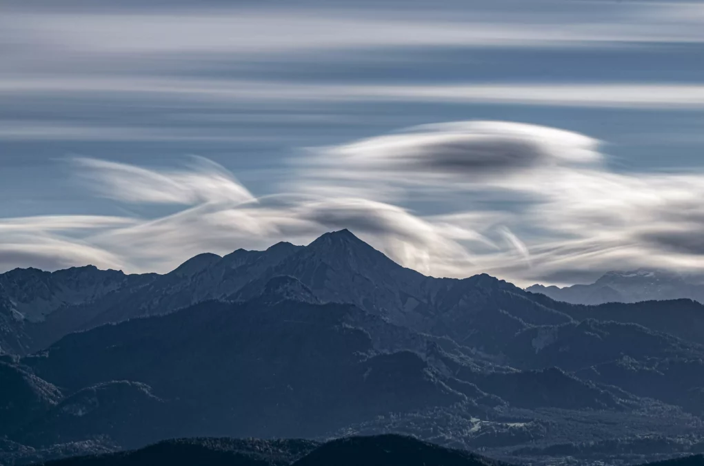 Ein Bild auf 5min.at zeigt den Mittagskogel und eine wunderschöne Wolkenformation im Hintergrund.