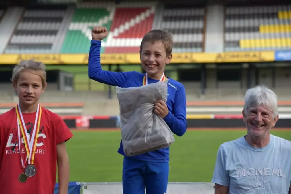 Bild auf 5min.at zeigt einen Buben beim Leichtathletik-Cup.