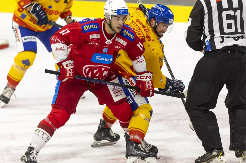 Ein Bild auf 5min.at zeigt ein Eishockeyspiel des KAC gegen den italienischen Klub Asiago Hockey.