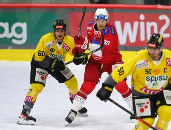 Bild in 5min.at zeigt den KAC bei einem Eishockey-Match gegen die Vienna Capitals.
