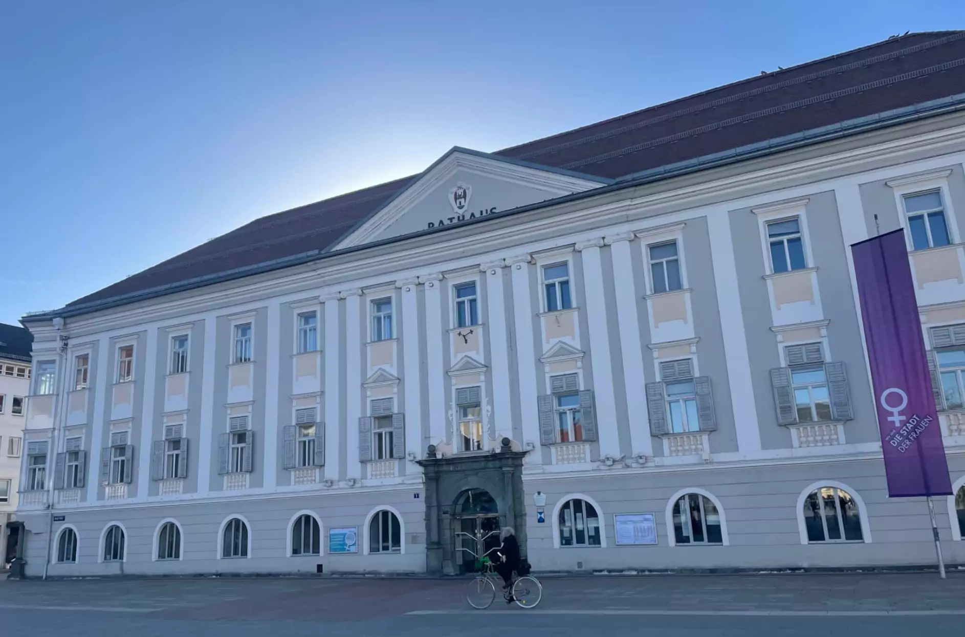 Ein Bild auf 5min.at zeigt das Rathaus in Klagenfurt.