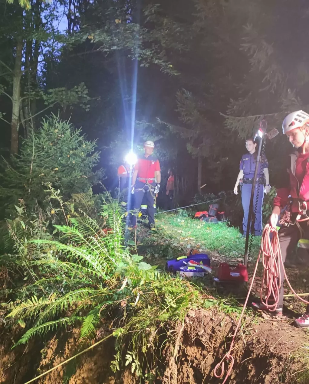 Bild auf 5min.at zeigt die Bergrettung Deutschlandsberg bei einem Einsatz.