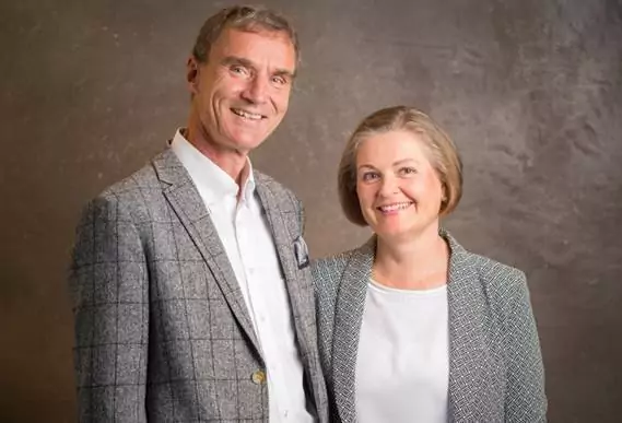 Ein Bild auf 5min.at zeigt die Feuerberg-Eigentümer Erwin und Isabella Berger.