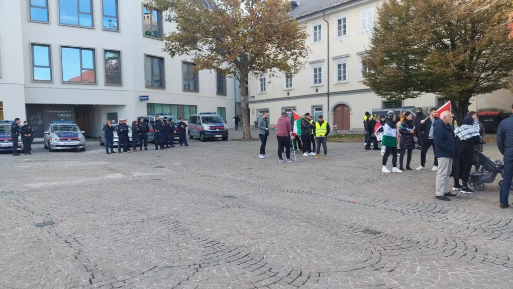 Ein Bild auf 5min.at zeigt Teilnehmende der Palästina-Demo in Klagenfurt.