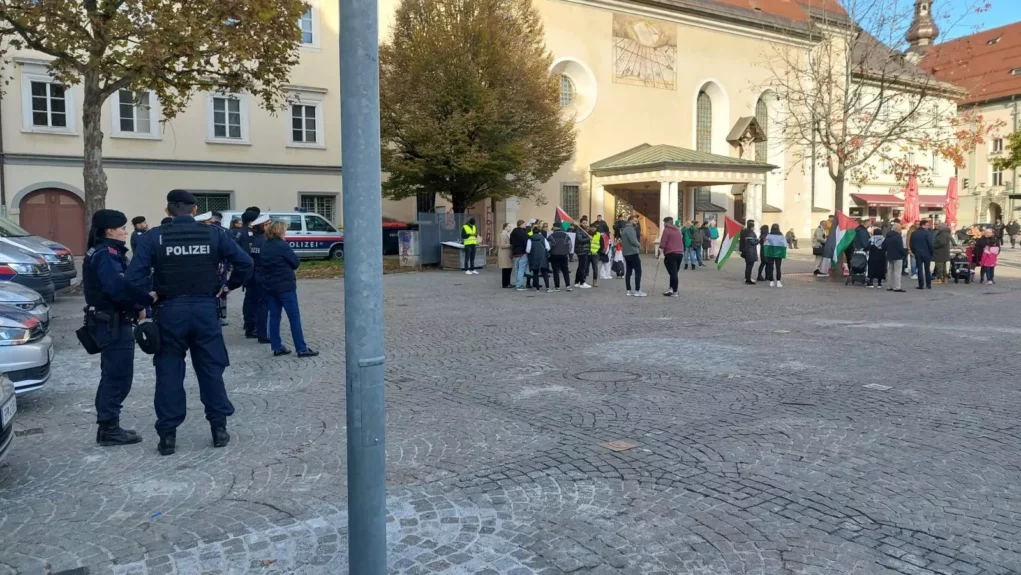 Ein Bild auf 5min.at zeigt Teilnehmende der Palästina-Demo in Klagenfurt.
