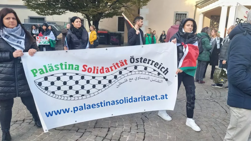 Ein Bild auf 5min.at zeigt Teilnehmende der Palästina-Demo in Klagenfurt.