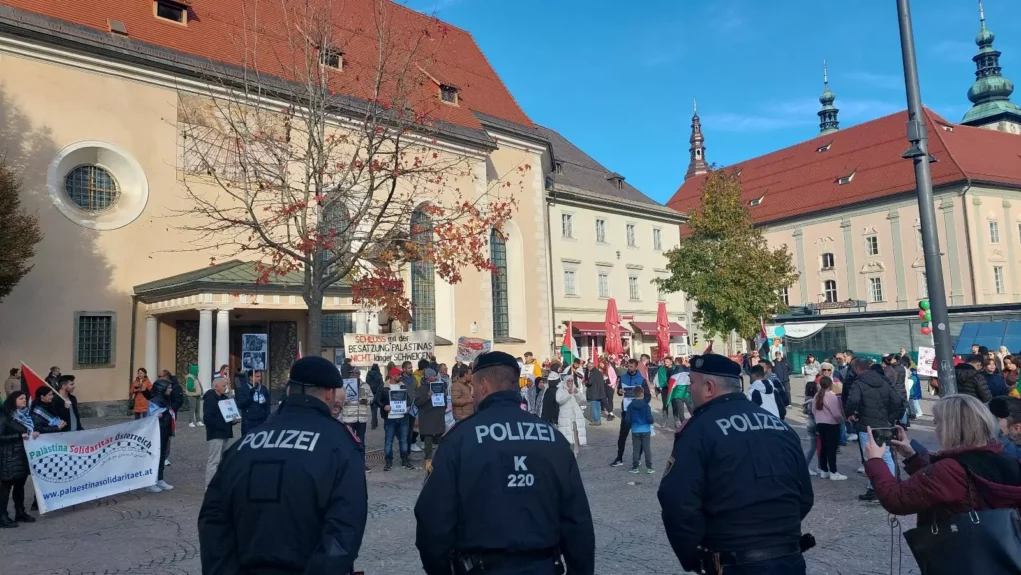 Ein Bild auf 5min.at zeigt Teilnehmende der Palästina-Demo in Klagenfurt.