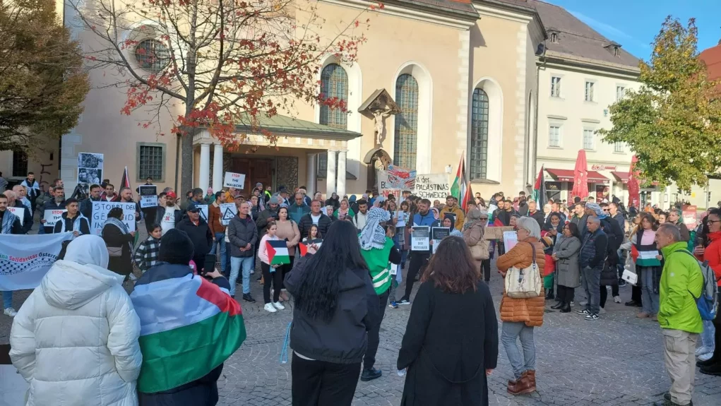 Ein Bild auf 5min.at zeigt Teilnehmende der Palästina-Demo in Klagenfurt.