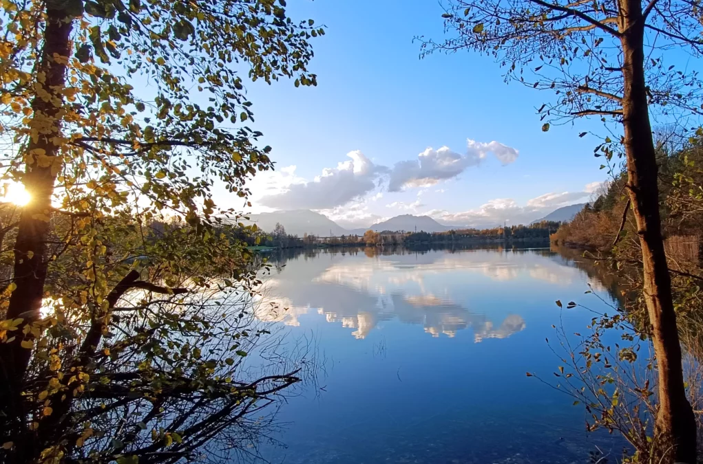 Foto in Beitrag von 5min.at: Zu sehen ist der Silbersee im Herbst.