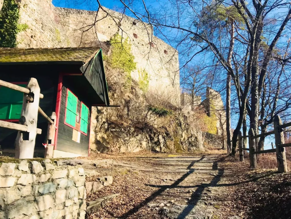 Foto auf 5min.at zeigt die Burg Gösting.