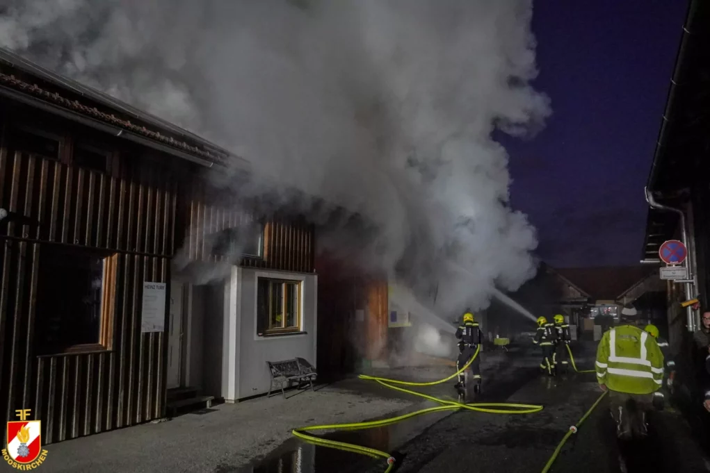 Foto auf 5min.at zeigt den Brand in Mooskirchen.
