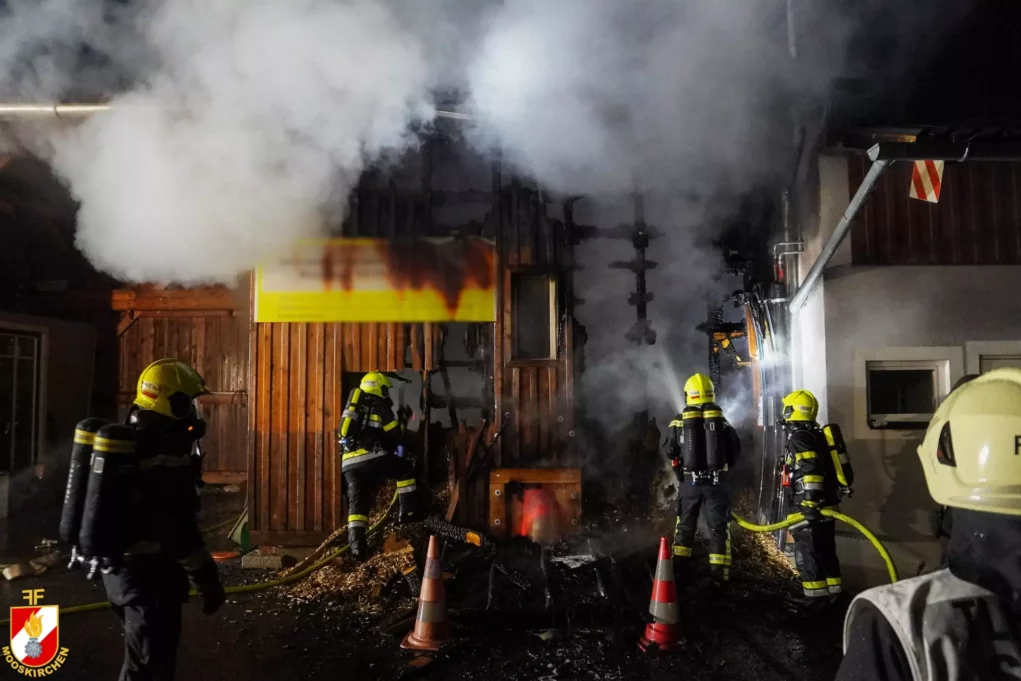 Foto auf 5min.at zeigt den Brand in Mooskirchen.