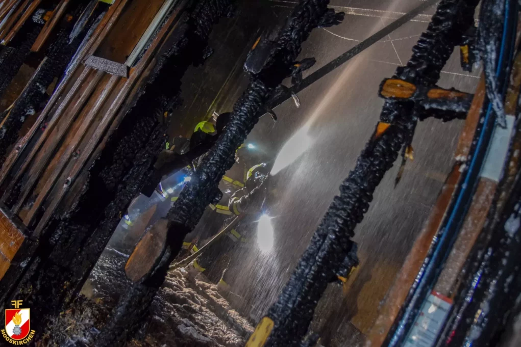 Foto auf 5min.at zeigt den Brand in Mooskirchen.