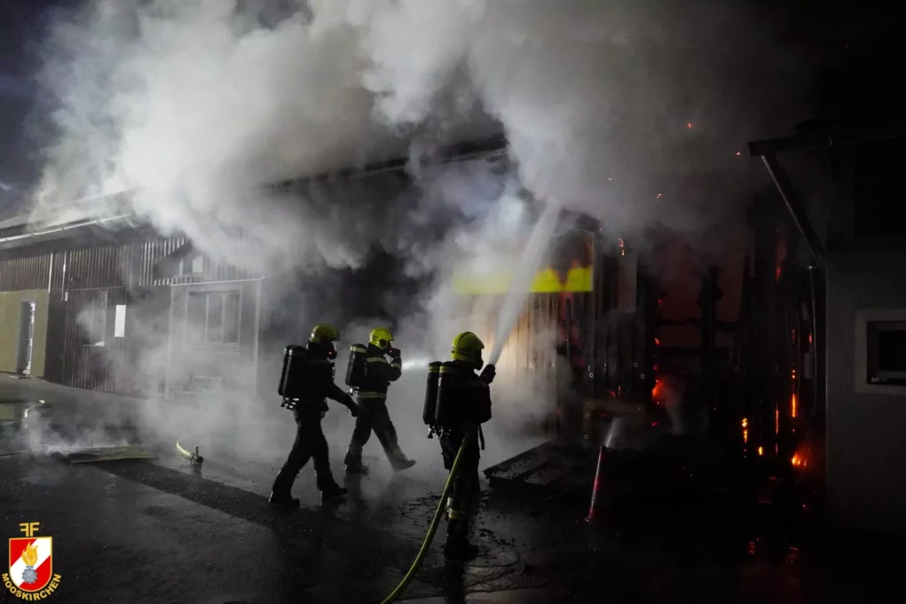 Foto auf 5min.at zeigt den Brand in Mooskirchen.