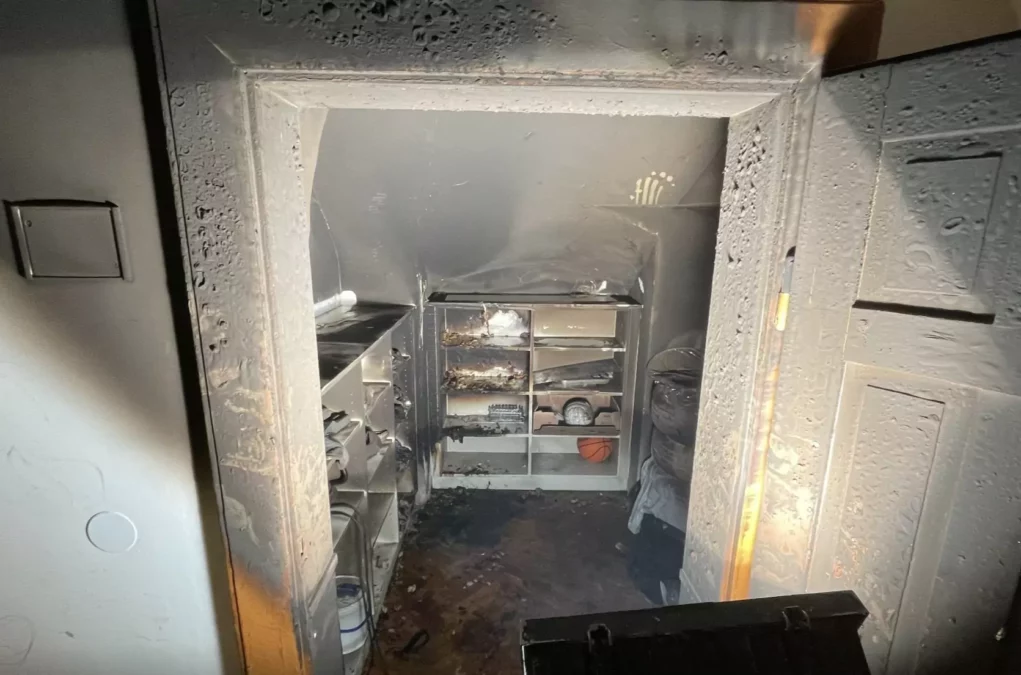 Ein Bild auf 5min.at zeigt den Brand in der Abstellkammer des Jugendheims.