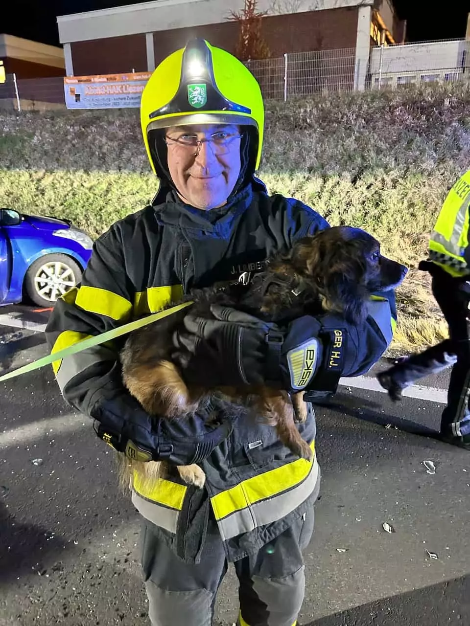 Bild auf 5min.at zeigt einen Einsatz der Feuerwehr Liezen-Stadt auf der B 320.