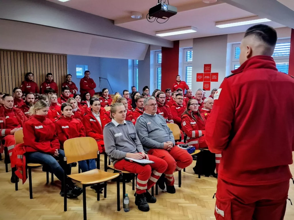 Gro&szlig;er Krampuslauf in K&ouml;flach: Zahlreiche Einsatzkr&auml;fte waren vor Ort