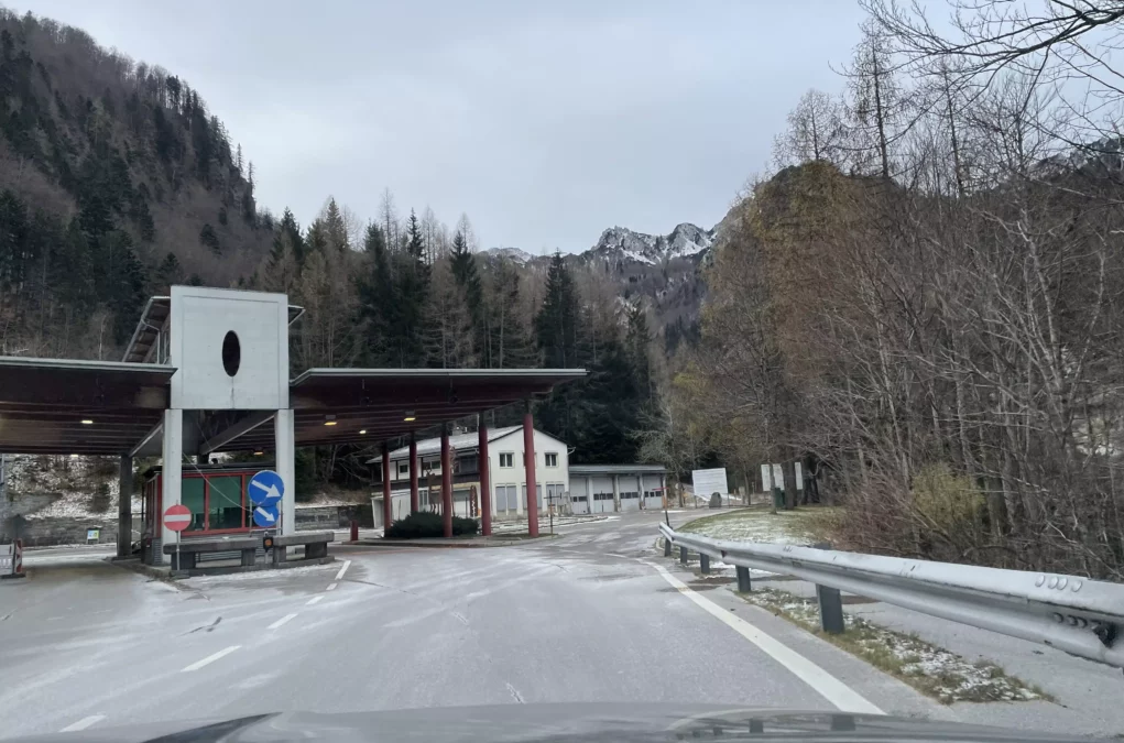 Foto auf 5min.at zeigt die Grenze Slowenien, den Loiblpass.